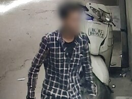 दिल्ली : पश्चिम विहार में 12 साल की बच्ची के साथ रेप और हत्या की कोशिश का आरोपी पकड़ा गया दिल्ली : पश्चिम विहार में 12 साल की बच्ची के साथ रेप और हत्या की कोशिश का आरोपी पकड़ा गया