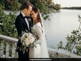 फिनलैंड की प्रधानमंत्री सना मारिन ने 16 साल रिलेशनशिप में रहने के बाद रचाई शादी, इंस्टाग्राम पर शेयर की फोटो फिनलैंड की प्रधानमंत्री सना मारिन ने 16 साल रिलेशनशिप में रहने के बाद रचाई शादी, इंस्टाग्राम पर शेयर की फोटो