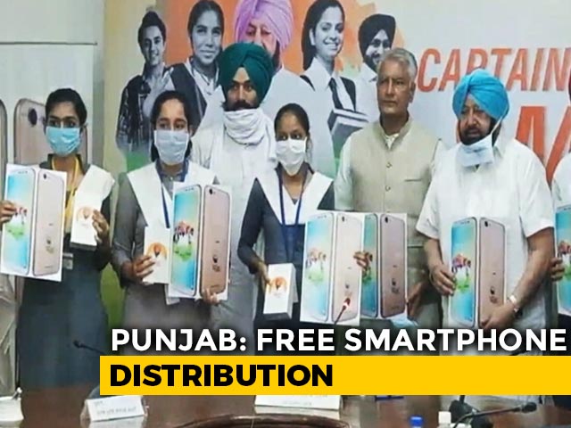 1.73 Lakh Punjab Students Given Free Mobile Handsets