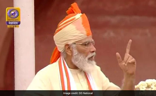 PM Modi Continues <i>Safa</i> Tradition; Goes For Saffron And Cream Turban