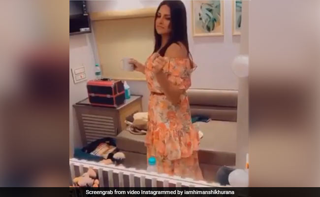 हिमांशी खुराना ने नोरा फतेही के गाने पर किया Belly Dance, एक्ट्रेस के Video ने मचाई धूम