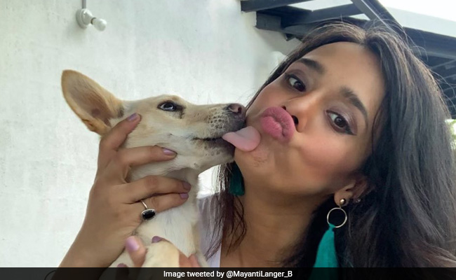 Mayanti Langer ने कुत्ते के साथ तस्वीर शेयर कर दिया यह खास मैसेज, लोगों ने कहा Lucky dog