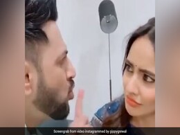 पंजाबी एक्टर नेहा शर्मा से बोले, 'सौ-सौ बार तू खाया ना कर', तो एक्ट्रेस ने गुस्से में यूं किया रिएक्ट- देखें Video पंजाबी एक्टर नेहा शर्मा से बोले, 'सौ-सौ बार तू खाया ना कर', तो एक्ट्रेस ने गुस्से में यूं किया रिएक्ट- देखें Video