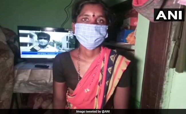 बच्चों की पढ़ाई के लिए मां ने अपना मंगलसूत्र बेचकर खरीदा TV, कहा- कई दिनों से काम नहीं