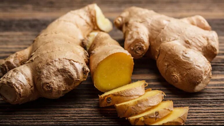 Winter Food Ayurveda: ठंड से बचने के लिए रोज खाएं ये तीन चीजें