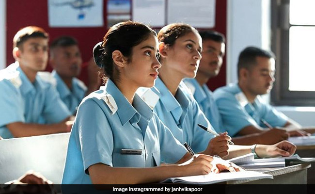 What The Real Life Gunjan Saxena Once Asked Janhvi Kapoor On Sets Of <I>The Kargil Girl</i>