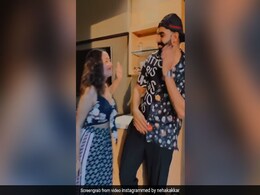 नेहा कक्कड़ ने दोस्त के साथ 'डायमंड दा छल्ला' पर किया धमाकेदार डांस ... देखें VIDEO नेहा कक्कड़ ने दोस्त के साथ 'डायमंड दा छल्ला' पर किया धमाकेदार डांस ... देखें VIDEO