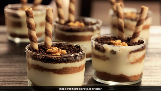 Make This No-Bake, Eggless Chocolate Biscuit Pudding In Just 15 Minutes, Watch How!