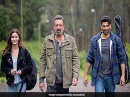 Sadak 2 Review: न कहानी, न एक्टिंग, हर मोर्चे पर फेल है 'सड़क 2' Sadak 2 Review: न कहानी, न एक्टिंग, हर मोर्चे पर फेल है 'सड़क 2'