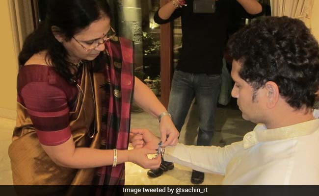 Happy Raksha Bandhan 2020: तेंदुलकर से लेकर गंभीर ने यूं सेलिबेट किया रक्षाबंधन का त्योहार..देखें Photo