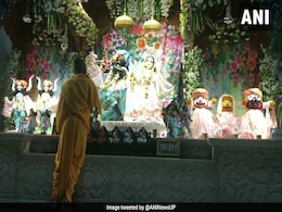 Krishna Janmashtami 2020: मथुरा से लेकर नंदगांव और दिल्ली तक कुछ इस तरह मनाया गया जन्माष्टमी का जश्न, देखें Videos Krishna Janmashtami 2020: मथुरा से लेकर नंदगांव और दिल्ली तक कुछ इस तरह मनाया गया जन्माष्टमी का जश्न, देखें Videos