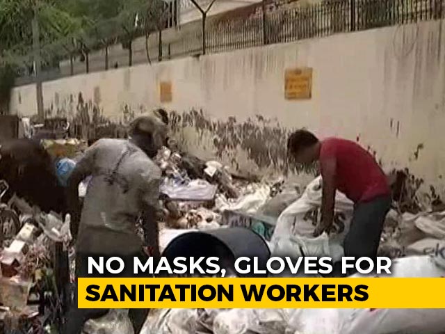 Delhi Sanitation Workers Toil Without Protective Gear