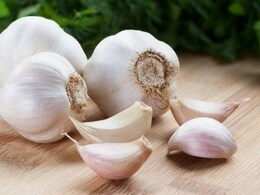 Watch: This Kitchen Hack May Help Prolong The Shelf Life Of Garlic Watch: This Kitchen Hack May Help Prolong The Shelf Life Of Garlic