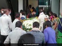 कोझिकोड विमान हादसा: मथुरा पहुंचा को-पायलट अखिलेश कुमार का पार्थिव शरीर कोझिकोड विमान हादसा: मथुरा पहुंचा को-पायलट अखिलेश कुमार का पार्थिव शरीर