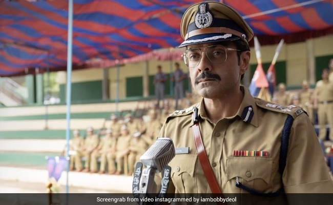 Here's What Esha Deol Tweeted After Watching Brother Bobby Deol's  <i>Class Of '83</i>