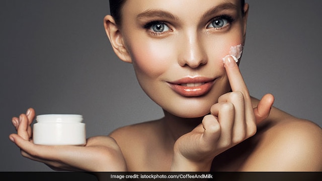 Skincare tips:if you have dry skin, apply moisturiser regularly