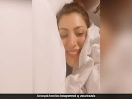 Urvashi Rautela कंबल में फरमा रही थीं आराम, तभी यूं दिये क्यूट एक्सप्रेशंस- Video हुआ Viral Urvashi Rautela कंबल में फरमा रही थीं आराम, तभी यूं दिये क्यूट एक्सप्रेशंस- Video हुआ Viral