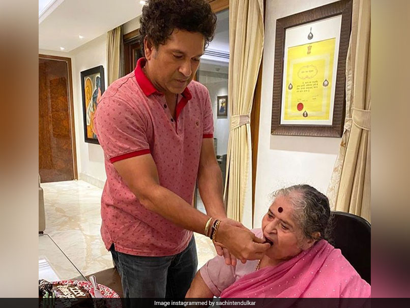 Sachin Tendulkar Celebrates Mother's Birthday With Family Over Video Call; Sourav Ganguly Pays Wishes