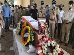 Pilot Of Kerala Plane Crash Cremated With State Honours In Mumbai Pilot Of Kerala Plane Crash Cremated With State Honours In Mumbai