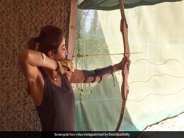 शिल्पा शेट्टी ने उठाया तीर और लगा डाला निशाना, सोशल मीडिया पर Video हो रहा है वायरल शिल्पा शेट्टी ने उठाया तीर और लगा डाला निशाना, सोशल मीडिया पर Video हो रहा है वायरल