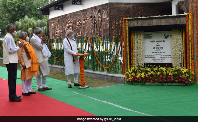 PM Modi Inaugurates Rashtriya Swachhata Kendra At Delhi's Raj Ghat