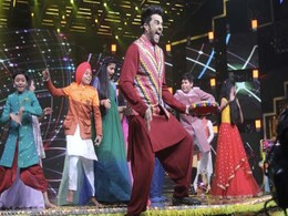 Sa Re Ga Ma Pa Li’l Champs: गणेश चतुर्थी स्पेशल एपिसोड में मनीष पॉल ने 'झिंगाट' गाने पर किया डांस Sa Re Ga Ma Pa Li’l Champs: गणेश चतुर्थी स्पेशल एपिसोड में मनीष पॉल ने 'झिंगाट' गाने पर किया डांस