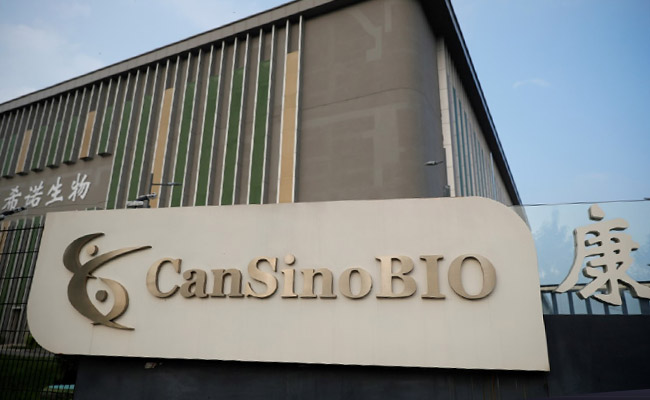 Experts Raise Doubts Over Top COVID-19 Vaccines From China, Russia