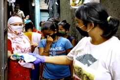 Pass On The Pad: Mumbai NGO Provides Sanitary Napkins During COVID-19 Pandemic Pass On The Pad: Mumbai NGO Provides Sanitary Napkins During COVID-19 Pandemic