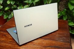 Honor MagicBook 15, Oppo Watch Honor MagicBook 15, Oppo Watch