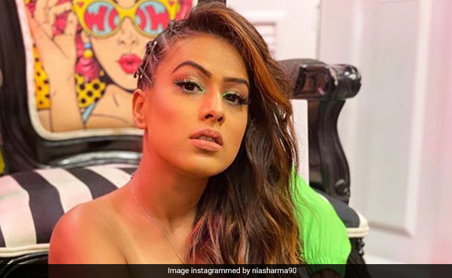 टीवी एक्ट्रेस निया शर्मा का हिप हॉप लुक हुआ वायरल, फैन्स के यूं आए मजेदार रिएक्शंस