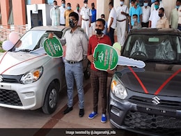 इस राज्य के शिक्षा मंत्री ने 10वीं और 12वीं के टॉपर को गिफ्ट की Maruti Suzuki Alto 800 कार इस राज्य के शिक्षा मंत्री ने 10वीं और 12वीं के टॉपर को गिफ्ट की Maruti Suzuki Alto 800 कार