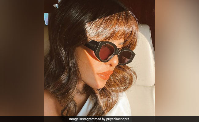 प्रियंका चोपड़ा ने स्टाइलिश गॉगल्स में शेयर की फोटो, बोलीं- बुरी नजर वाले दूर रहें...