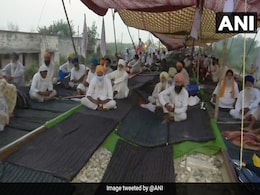 कृषि बिल के खिलाफ देशभर में किसानों का चक्का जाम, पंजाब में रेलवे ट्रैक पर डटे आंदोलनकारी, 13 जोड़ी ट्रेनें टर्मिनेट कृषि बिल के खिलाफ देशभर में किसानों का चक्का जाम, पंजाब में रेलवे ट्रैक पर डटे आंदोलनकारी, 13 जोड़ी ट्रेनें टर्मिनेट