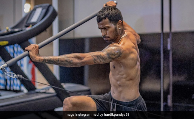 Hardik Pandya एंग्री अंदाज में एक्सरसाइज करते आए नजर तो पत्नी Natasa Stankovic का यूं आया कमेंट