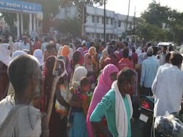 MP: कर्ज माफी की अफवाह में ग्रामीणों का कलेक्ट्रेट में लगा मेला, फॉर्म के नाम पर जमकर वसूली  MP: कर्ज माफी की अफवाह में ग्रामीणों का कलेक्ट्रेट में लगा मेला, फॉर्म के नाम पर जमकर वसूली
