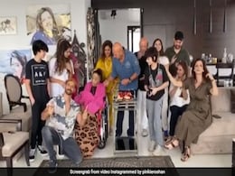 राकेश रोशन के बर्थडे पर फैमिली के साथ मस्ती करती दिखीं सुजैन खान, VIDEO हुआ वायरल राकेश रोशन के बर्थडे पर फैमिली के साथ मस्ती करती दिखीं सुजैन खान, VIDEO हुआ वायरल