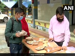 लॉकडाउन में गई दिव्यांग की Job, पत्नी संग खोला नमकीन का बिजनेस और छा गए, बोले- 'अब आत्मनिर्भर बनूंगा...' लॉकडाउन में गई दिव्यांग की Job, पत्नी संग खोला नमकीन का बिजनेस और छा गए, बोले- 'अब आत्मनिर्भर बनूंगा...'