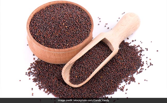 Mustard Seeds For Hair & Skin: बालों और त्वचा को स्वस्थ बनाने के लिए बहुत फायदेमंद हैं सरसों के बीज या राई