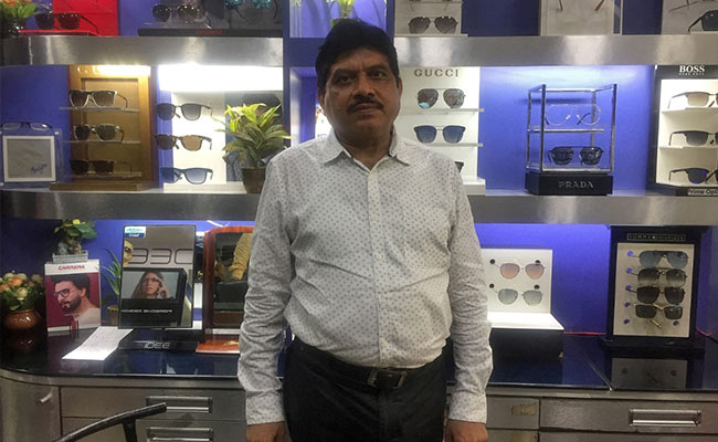 Eye-Watering Problem: UP Optician's Claim Threatens Banks