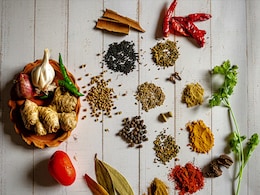 Cold And Cough Home Remedies: क्या आप जानते हैं आपके किचन में मौजूद ये 5 मसाले दिला सकते हैं सर्दी-खांसी से छुटकारा Cold And Cough Home Remedies: क्या आप जानते हैं आपके किचन में मौजूद ये 5 मसाले दिला सकते हैं सर्दी-खांसी से छुटकारा