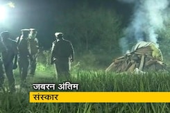 हाथरस गैंगरेप केस : विरोध के बीच जबरन अंतिम संस्कार हाथरस गैंगरेप केस : विरोध के बीच जबरन अंतिम संस्कार