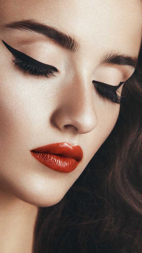 How To Apply Eyeliner : नहीं आता आई लाइनर लगाना ? इन टिप्स की मदद से बढ़ाएं आंखों की खूबसूरती