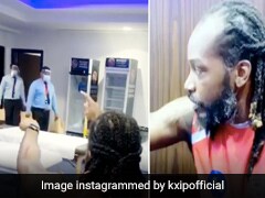 IPL 2020: क्रिस गेल के कमरे में मास्क लगाकर आए लोग, डर गया क्रिकेटर, बोला-  'रुको-रुको...' - देखें Video