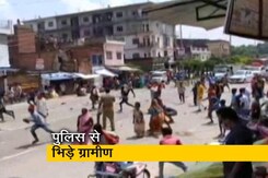 यूपी के बलिया में पुलिस से भिड़ी पब्लिक, हिरासत में टॉर्चर का आरोप यूपी के बलिया में पुलिस से भिड़ी पब्लिक, हिरासत में टॉर्चर का आरोप