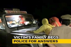 Video: UP Woman's Family Threw Themselves On Ambulance To Stop Cremation Video: UP Woman's Family Threw Themselves On Ambulance To Stop Cremation
