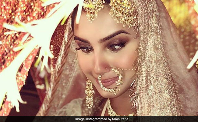 The Internet Offers ROFL Descriptions For Tara Sutaria's Expression In Her "Bridezilla" Post