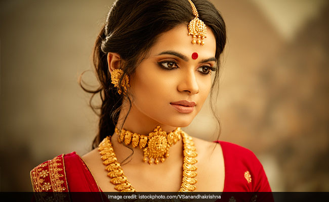 Gorgeous Temple Jewellery-Inspired Necklace Sets To Keep It Traditional