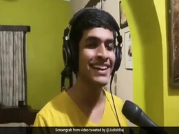 मोहम्मद रफी की तरह गाना गाकर लड़का बना इंटरनेट सेंसेशन, सुनकर लोग बोले- 'छोटा रफी' - देखें Videos मोहम्मद रफी की तरह गाना गाकर लड़का बना इंटरनेट सेंसेशन, सुनकर लोग बोले- 'छोटा रफी' - देखें Videos