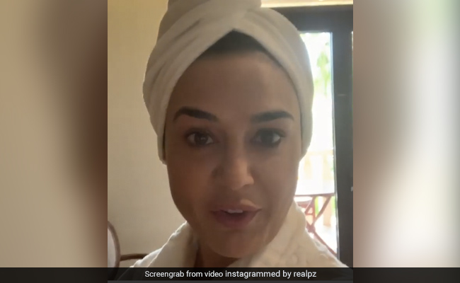 प्रीति जिंटा को क्ववारंटीन के तीसरे दिन दुबई में मिला ऐसा खाना, Video शेयर कर बोलीं- थोड़ा अजीब है, लेकिन...