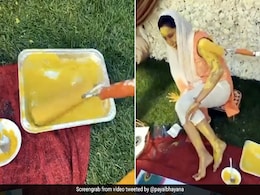 कोरोना काल में दुल्हन ने ऐसे लगवाई हल्दी, लोग बोले- 'मंगलसूत्र बांधने के लिए ड्रोन का होगा इस्तेमाल' - देखें Video कोरोना काल में दुल्हन ने ऐसे लगवाई हल्दी, लोग बोले- 'मंगलसूत्र बांधने के लिए ड्रोन का होगा इस्तेमाल' - देखें Video